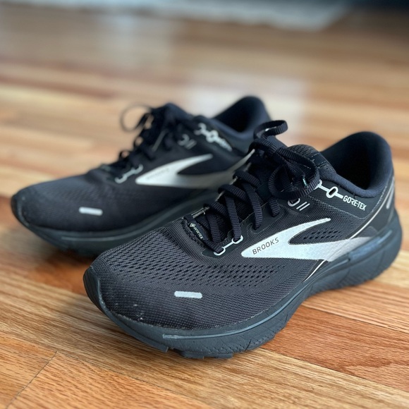 Brooks Black Athletic Shoes - Picture 7 of 7